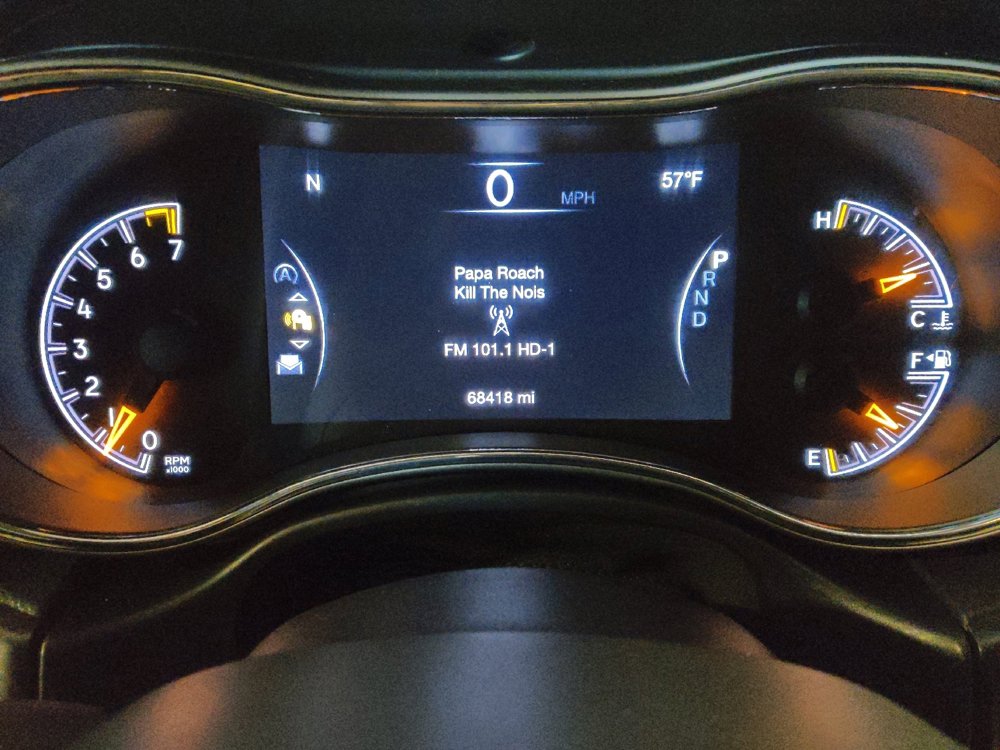 Used 2018 Jeep Grand Cherokee Laredo image 23