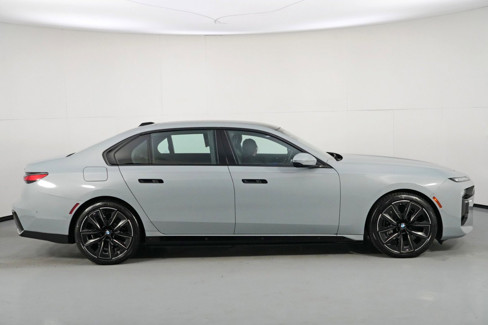 Used 2023 BMW i7 xDrive60 w/ Executive Package 2 image 68