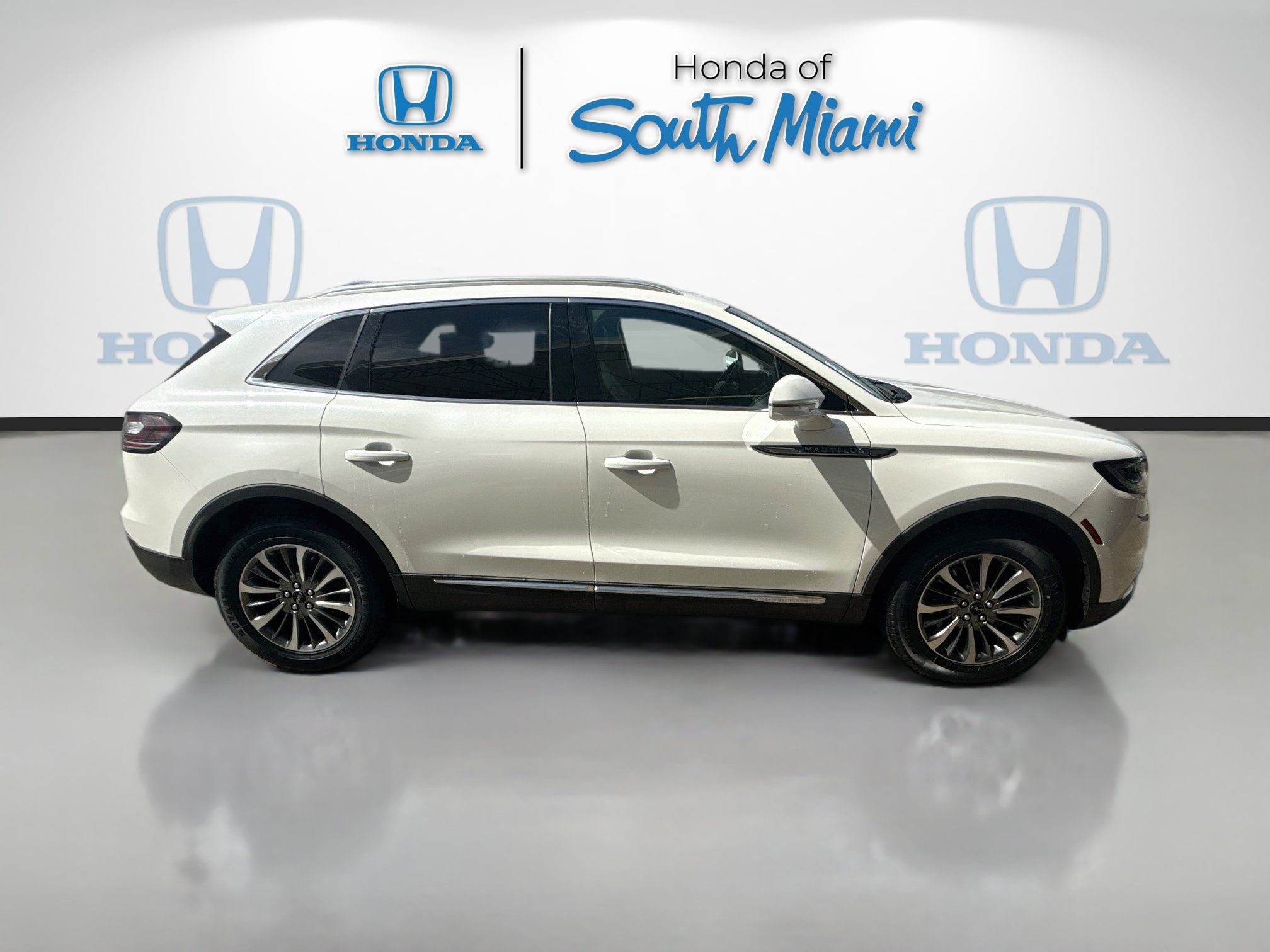 Used 2023 Lincoln Nautilus AWD w/ Premium Package image 8