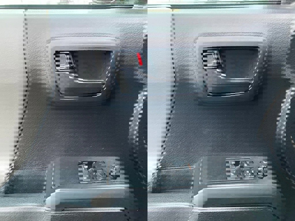 Used 2020 Toyota Tacoma SR image 16