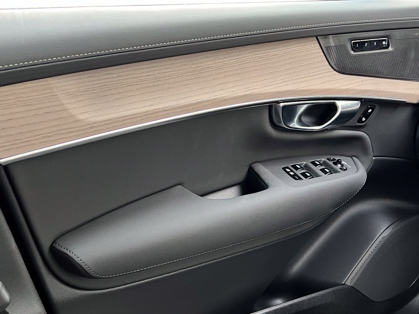 New 2027 Volvo XC90 B6 Plus AWD/4WD image 36