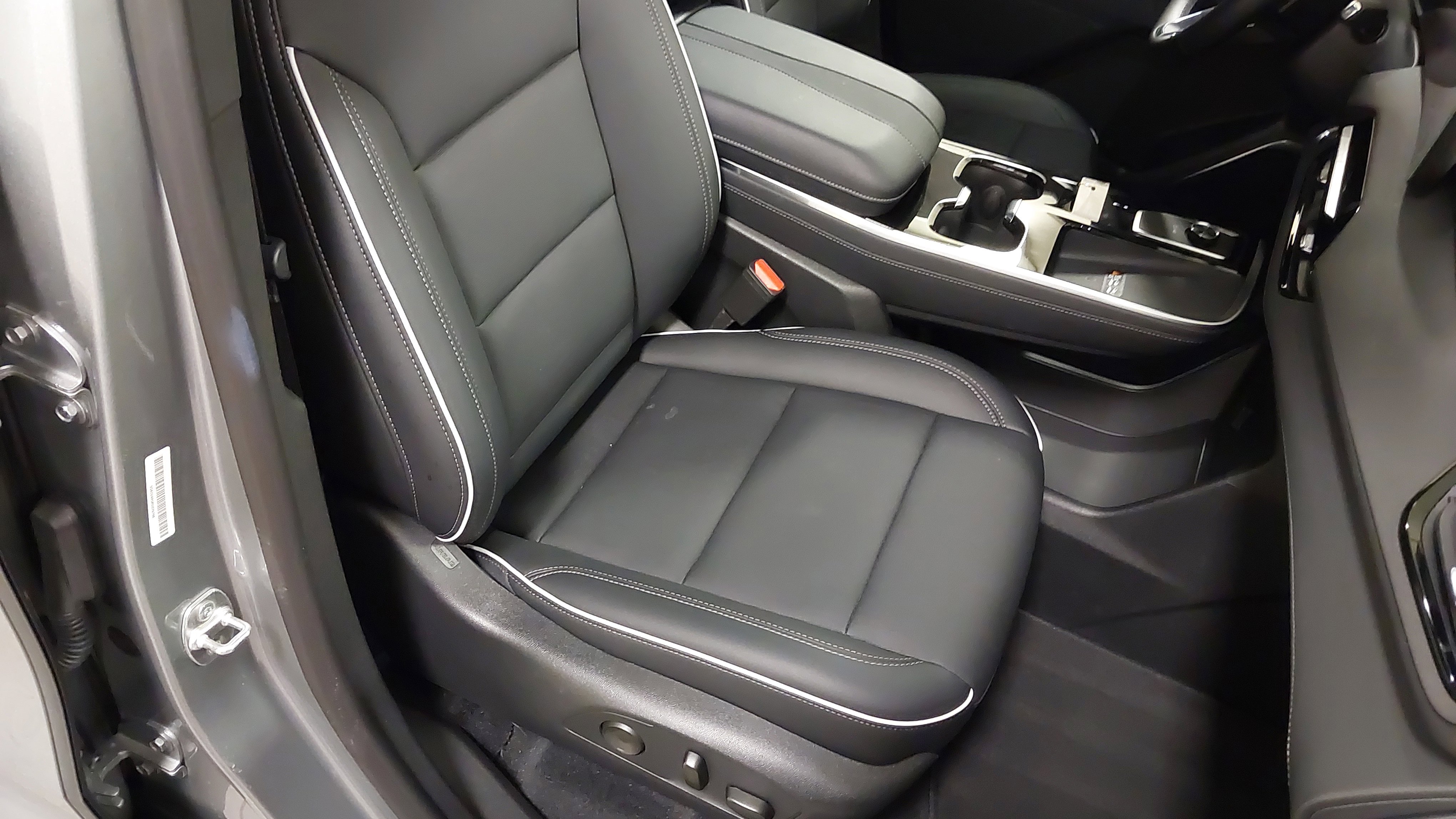 Used 2025 Buick Enclave Preferred image 28