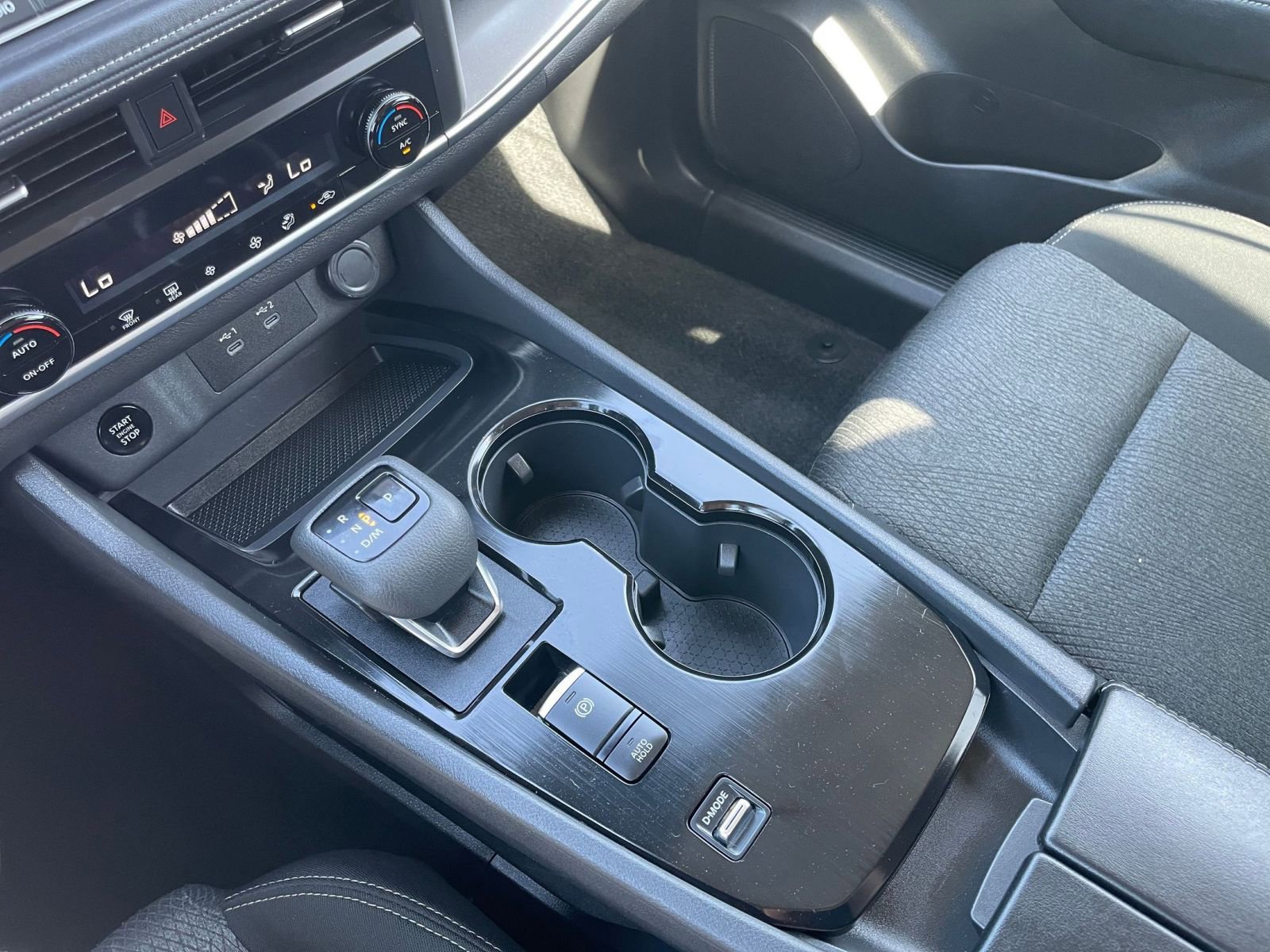 Used 2025 Nissan Rogue SV image 43