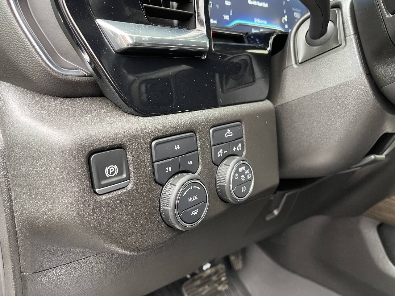 Used 2024 Chevrolet Silverado 3500 LT w/ Convenience Package AWD/4WD image 10