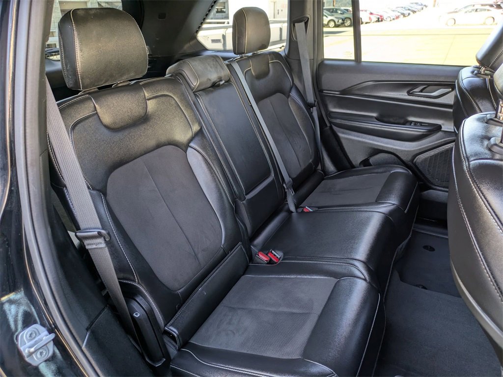 Used 2023 Jeep Grand Cherokee Altitude image 27