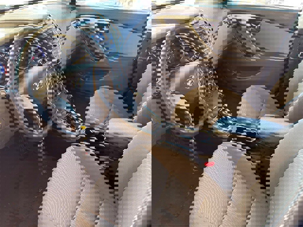 Used 2015 Hyundai Elantra SE image 9