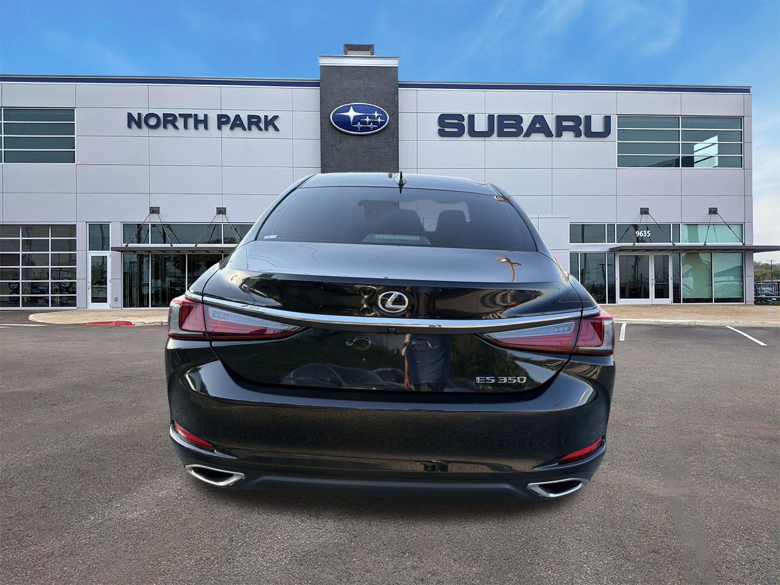 Used 2024 Lexus ES 350 w/ Premium Package FWD image 4