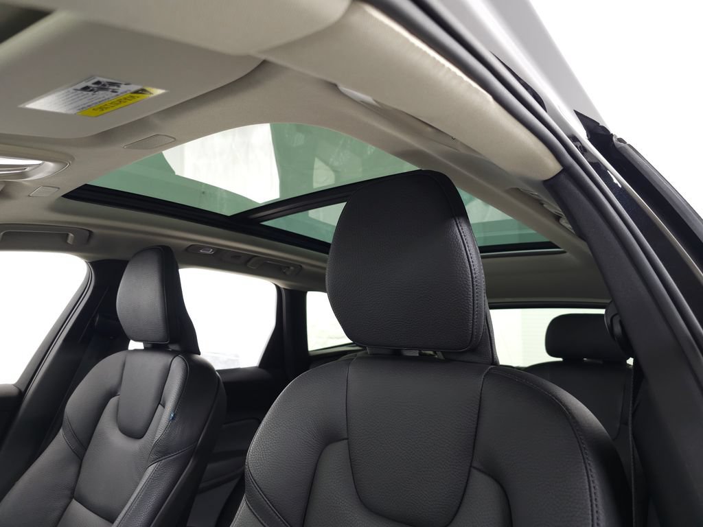 Certified 2025 Volvo XC60 B5 Plus AWD/4WD image 18