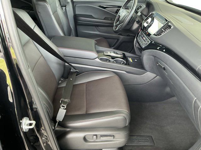 Used 2025 Honda Passport Black Edition image 21