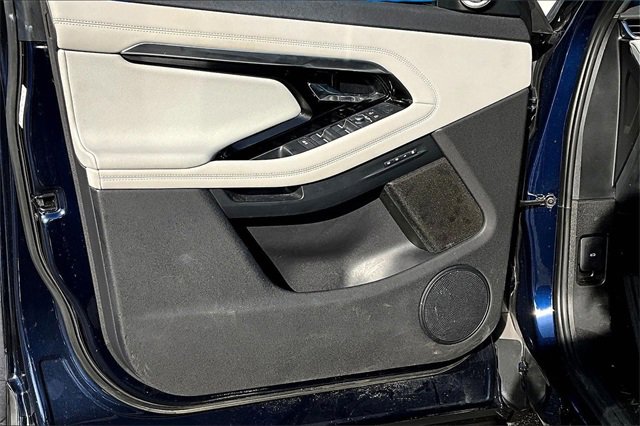 Used 2022 Land Rover Range Rover Evoque SE image 22