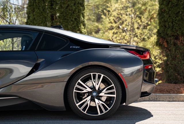 Used 2019 BMW i8 Base image 11