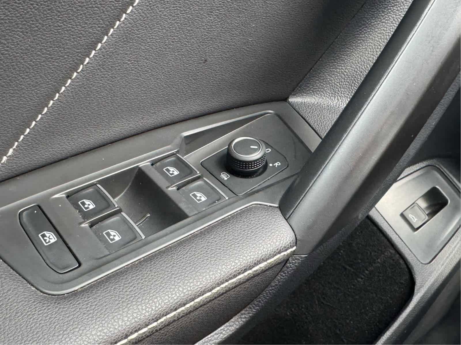 Certified 2024 Volkswagen Tiguan SE image 25