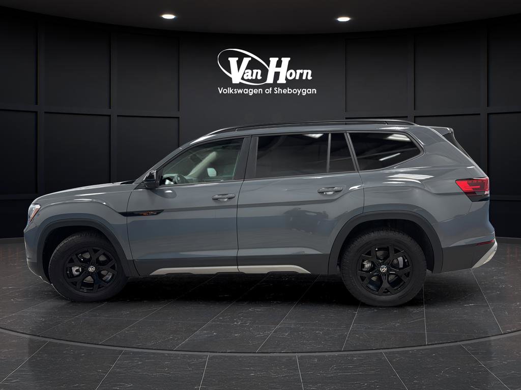 Used 2025 Volkswagen Atlas Peak Edition SE image 3