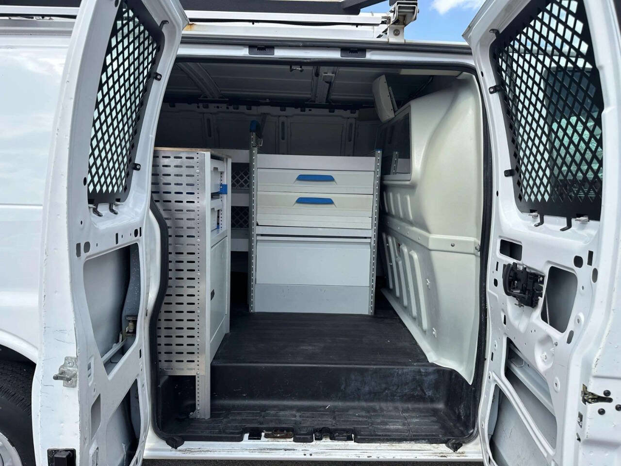 Used 2014 Chevrolet Express 2500 image 15