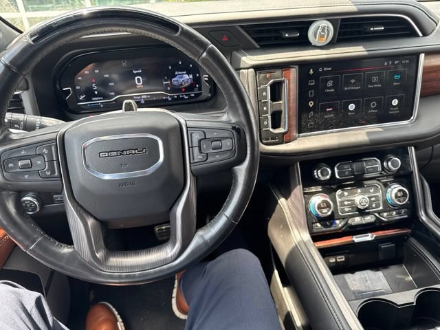 Used 2024 GMC Yukon Denali Ultimate AWD/4WD image 4
