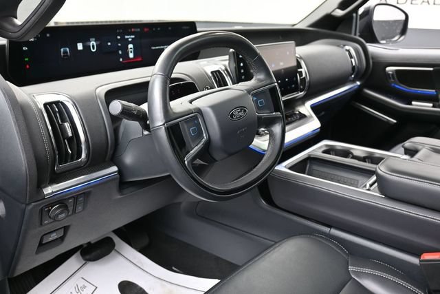 Used 2025 Ford Expedition Platinum w/ Stealth Appearance Package AWD/4WD image 15