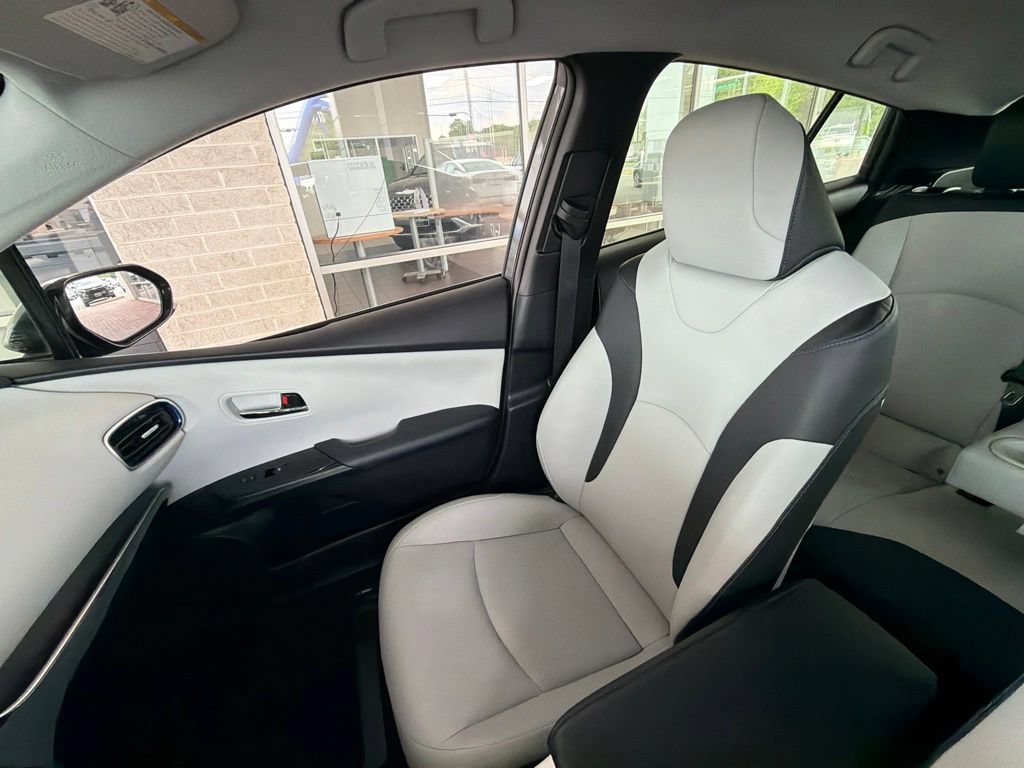 Used 2016 Toyota Prius Three Touring FWD image 20