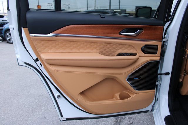 Used 2023 Jeep Grand Cherokee L Summit image 35