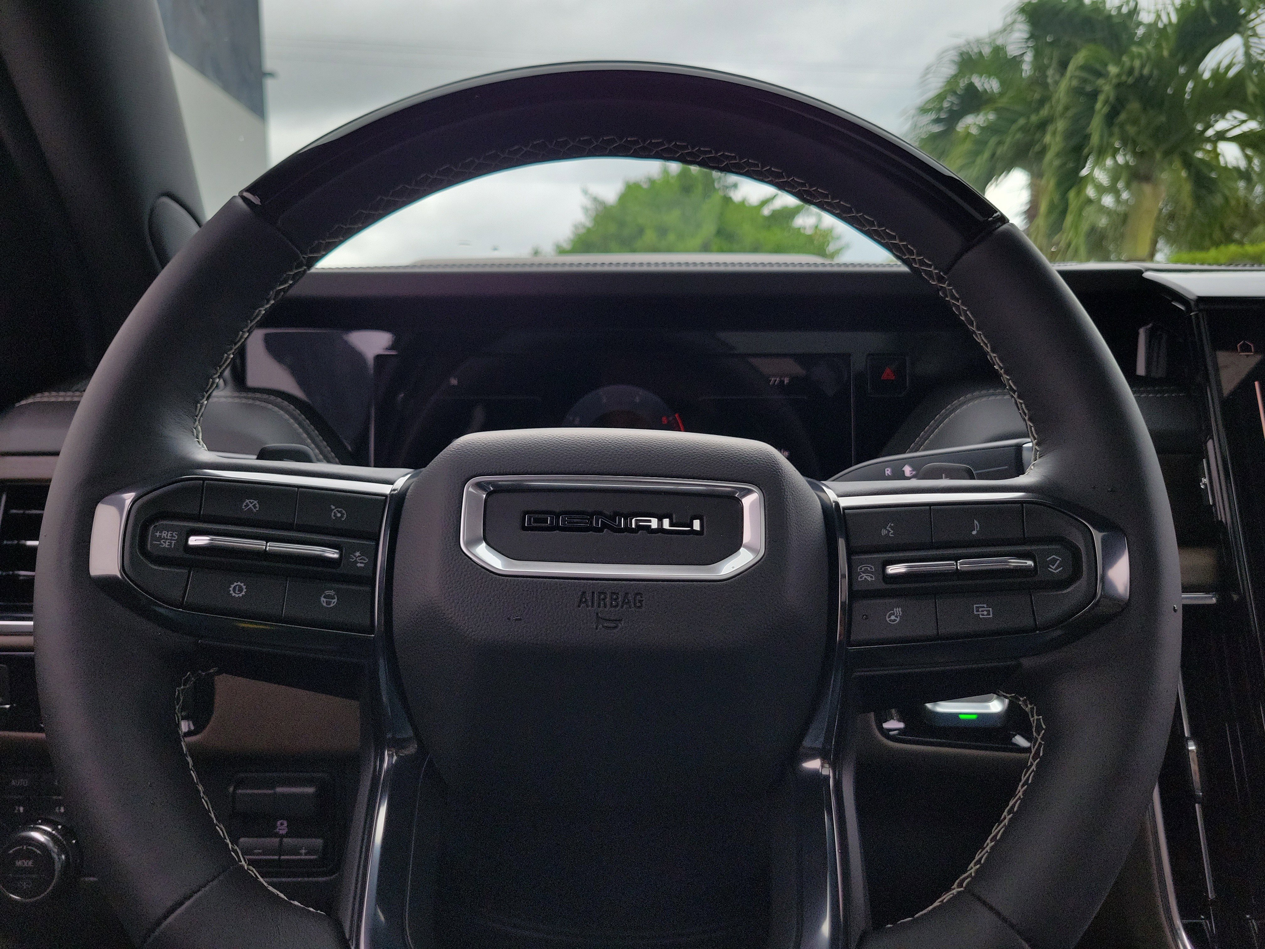 New 2026 GMC Yukon Denali Ultimate w/ LPO, Floor Liner Package AWD/4WD image 25