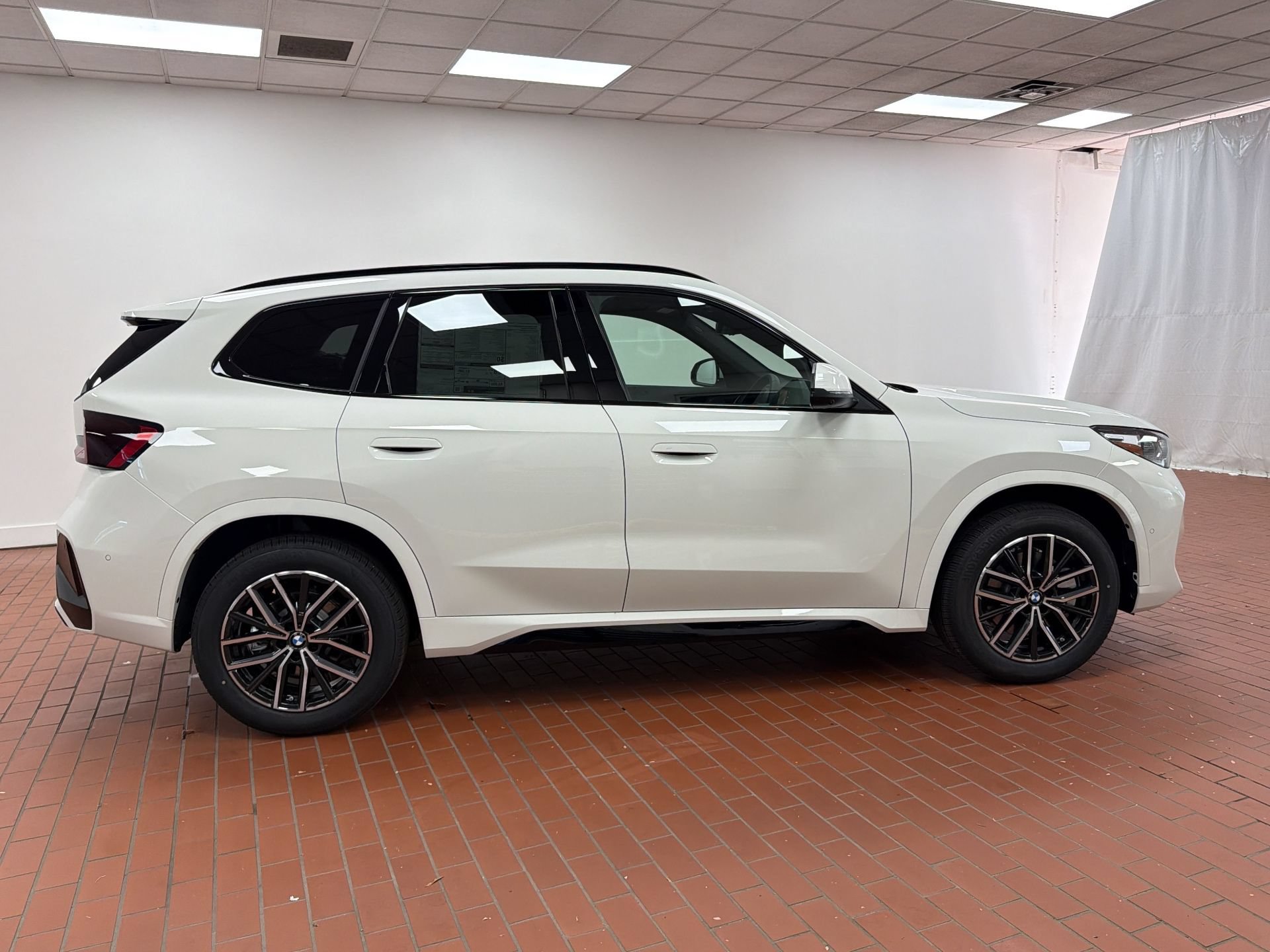 Used 2026 BMW X1 xDrive28i w/ Technology Package AWD/4WD image 30