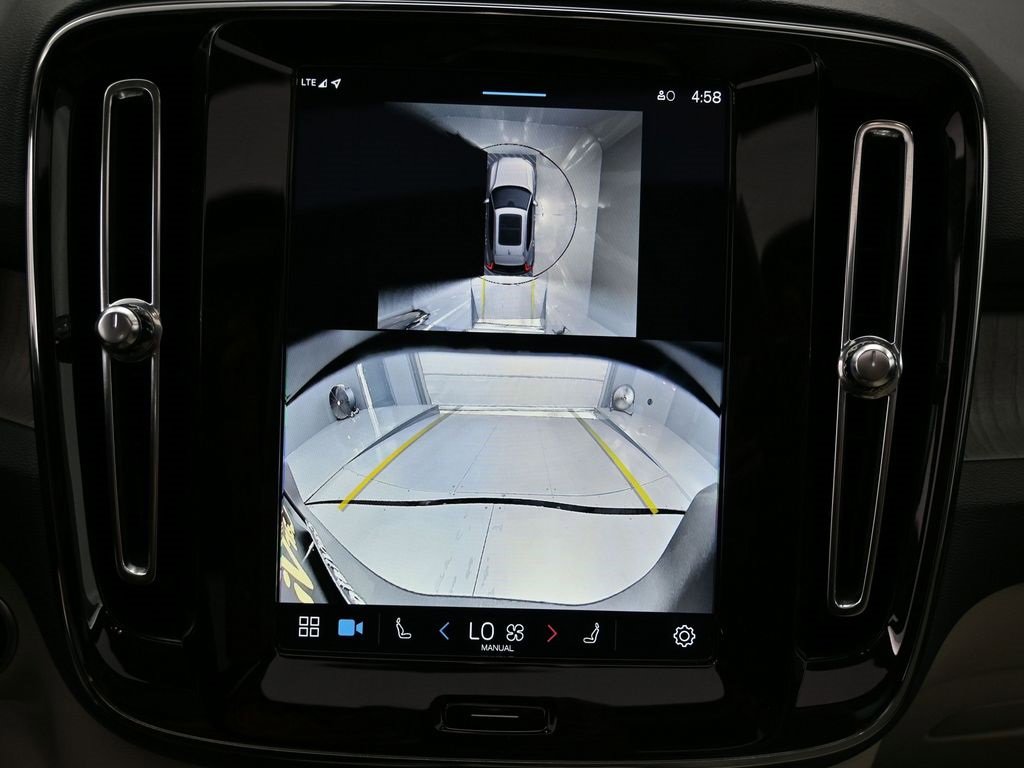 Used 2024 Volvo XC40 B5 Ultimate w/ Protection Package image 22