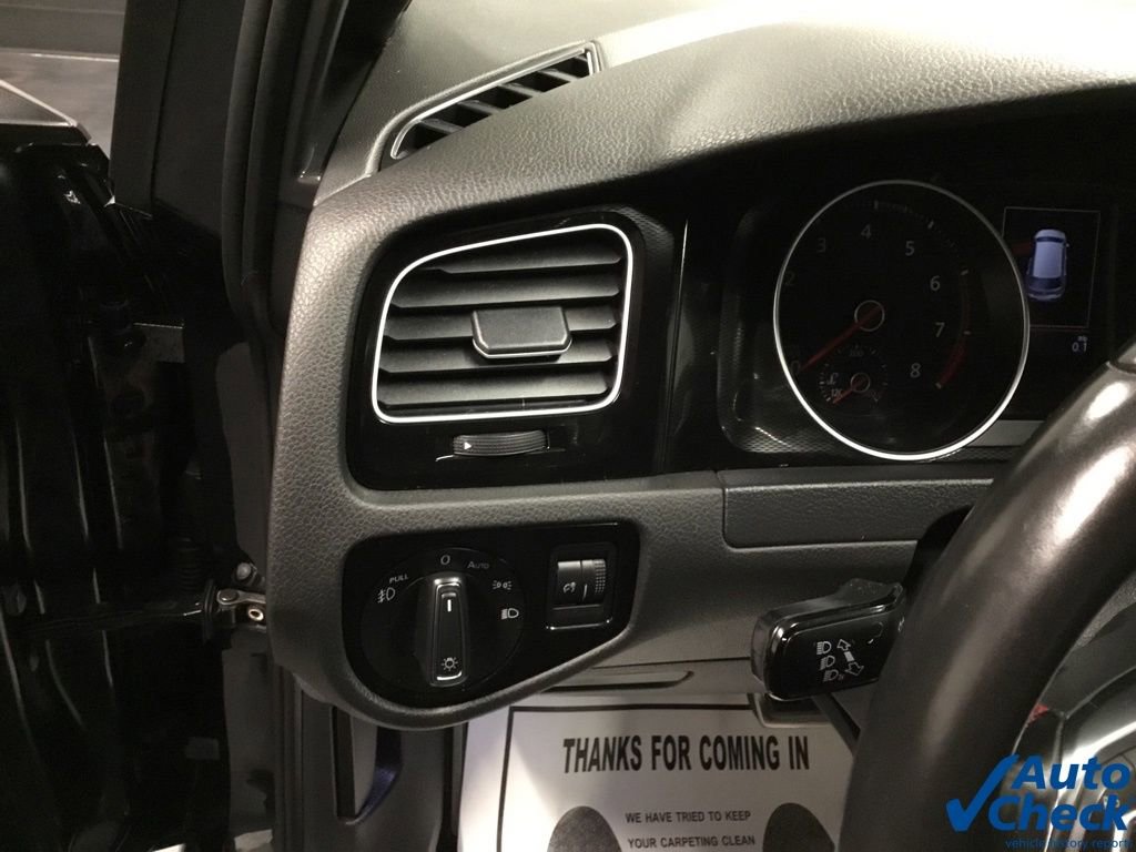 Used 2017 Volkswagen GTI SE image 18
