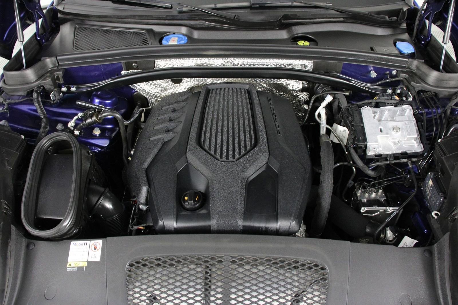 Certified 2023 Porsche Macan image 26