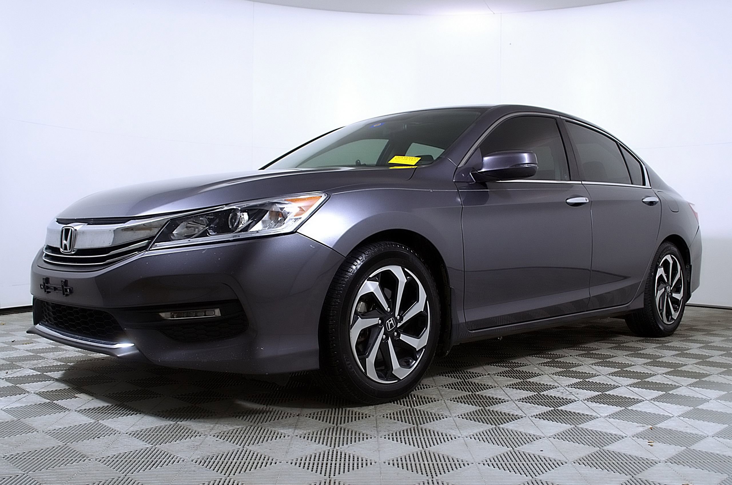 Used 2017 Honda Accord EX image 2