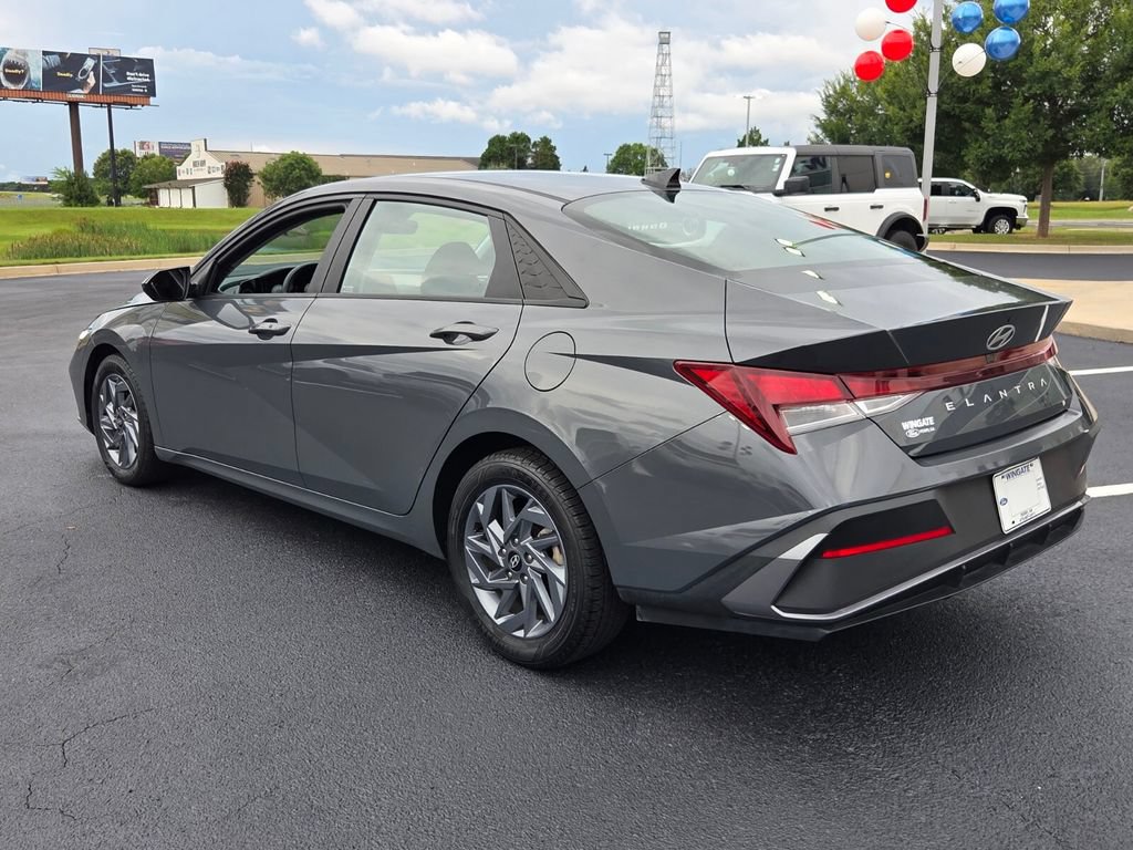 Used 2024 Hyundai Elantra SEL FWD image 9