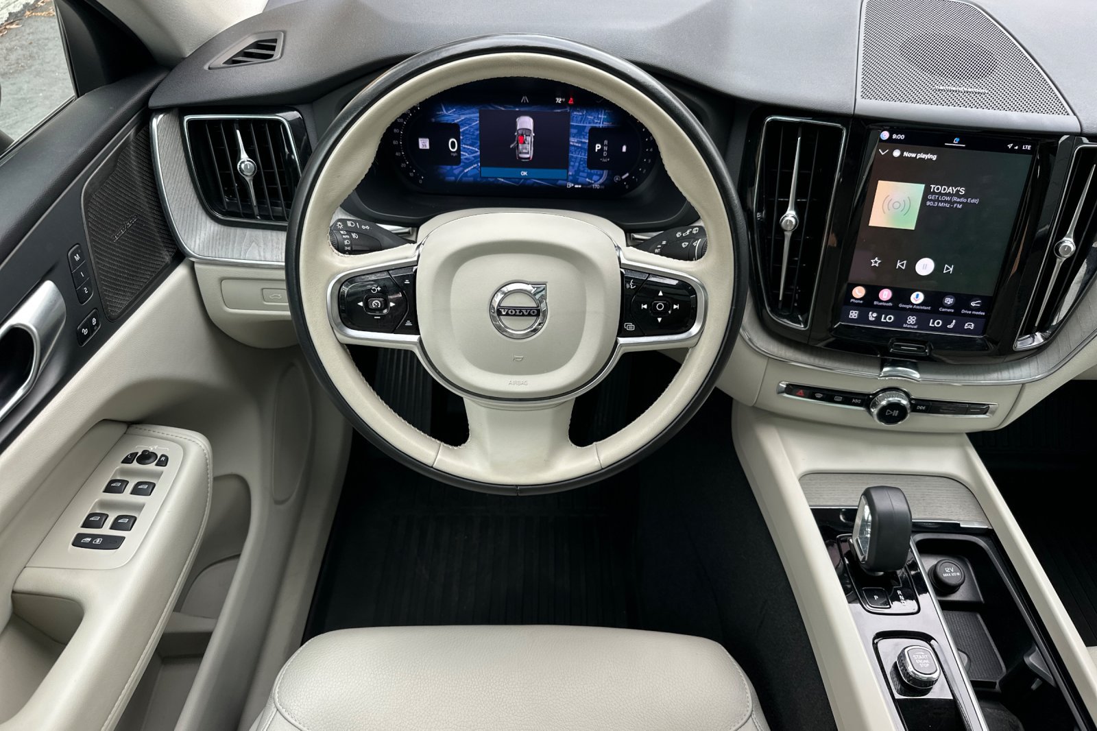 Certified 2024 Volvo XC60 B5 Plus w/ Protection Package Premier AWD/4WD image 17
