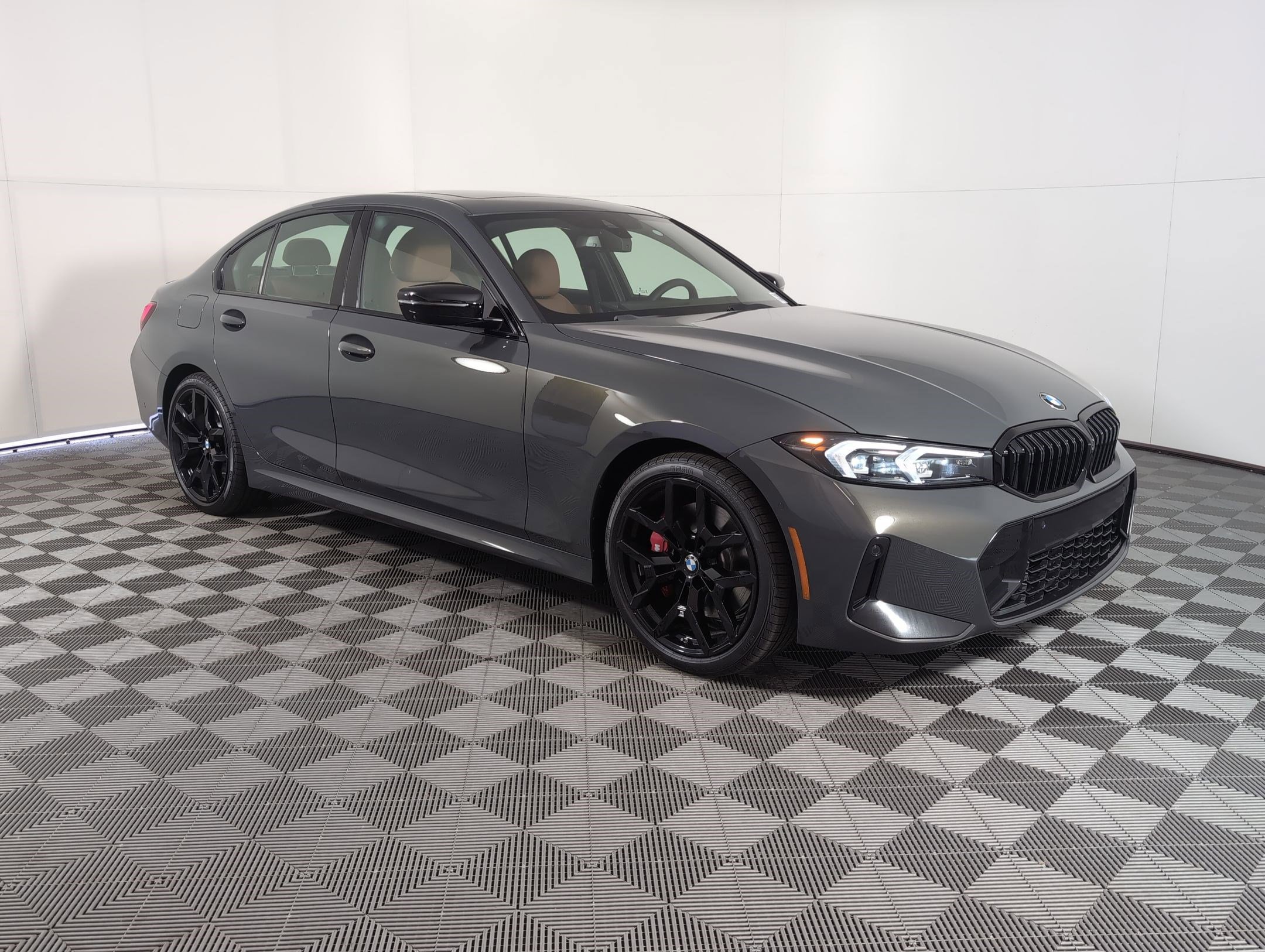 Used 2026 BMW 330i Sedan w/ M Sport Package image 6