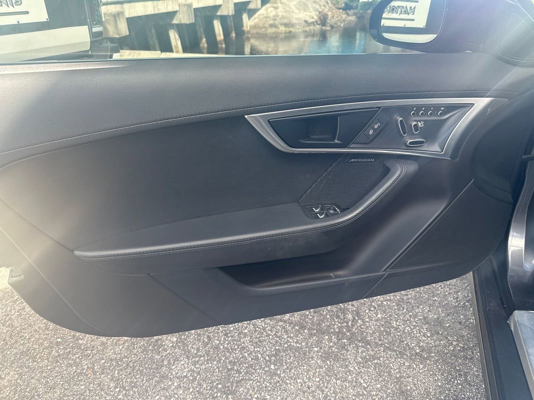 Used 2018 Jaguar F-TYPE Coupe image 16