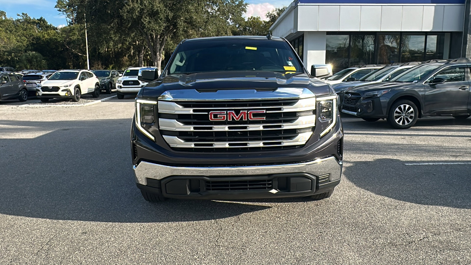 Used 2022 GMC Sierra 1500 SLE image 2