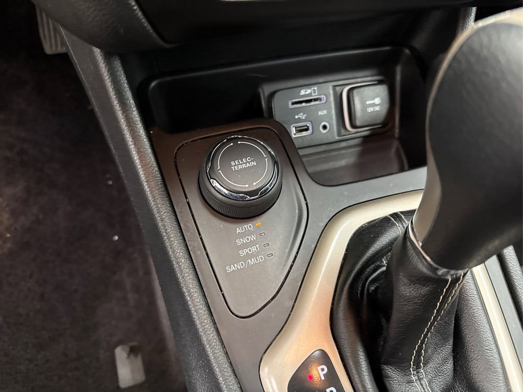 Used 2016 Jeep Cherokee Latitude w/ Cold Weather Group image 33