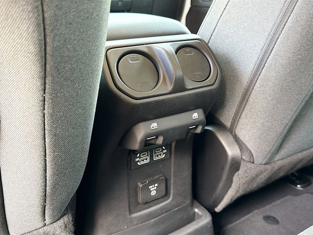 Used 2025 Jeep Wrangler Unlimited Sahara image 31