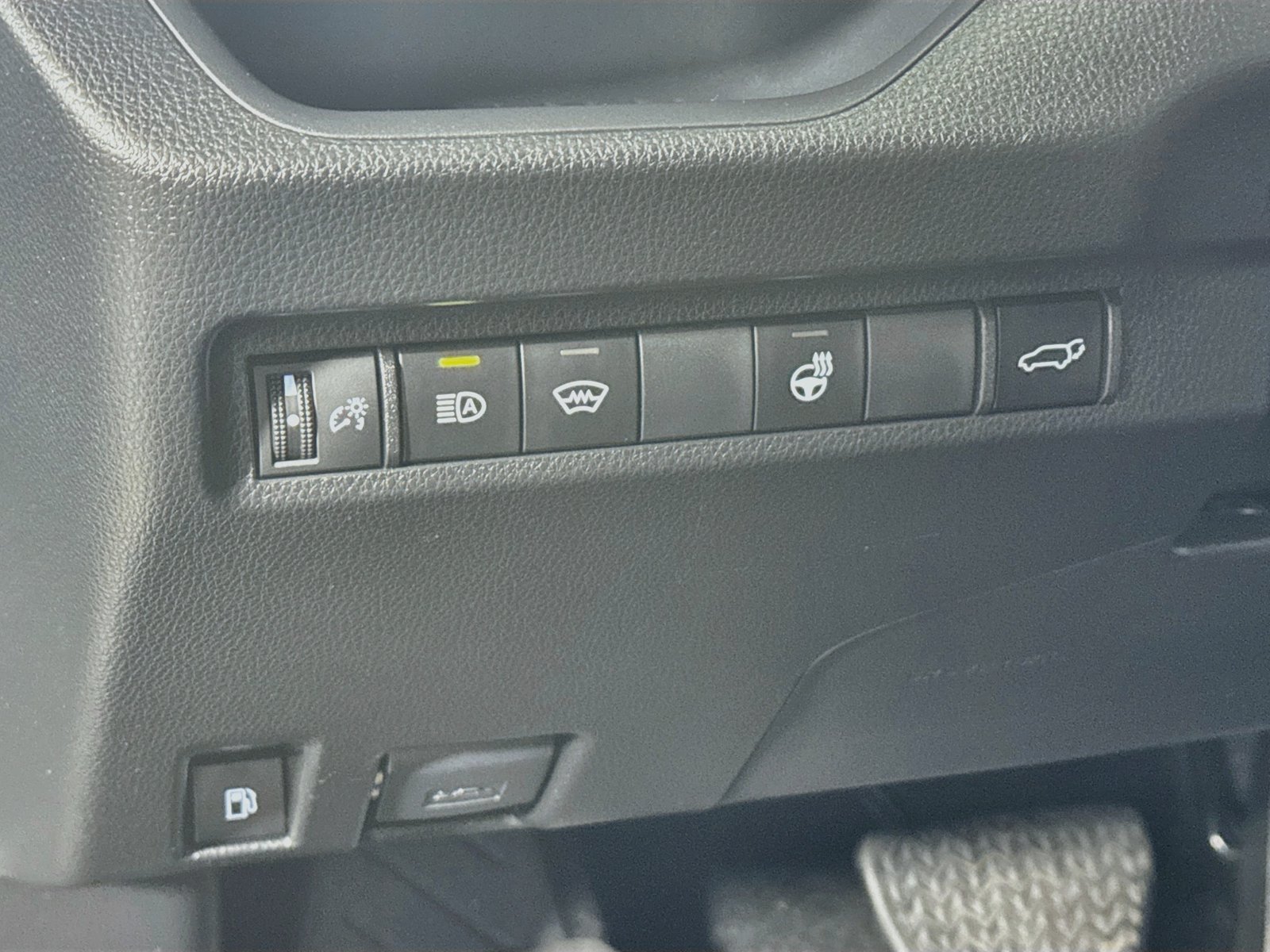 Used 2023 Toyota RAV4 SE w/ Weather & Moonroof Package AWD/4WD image 10