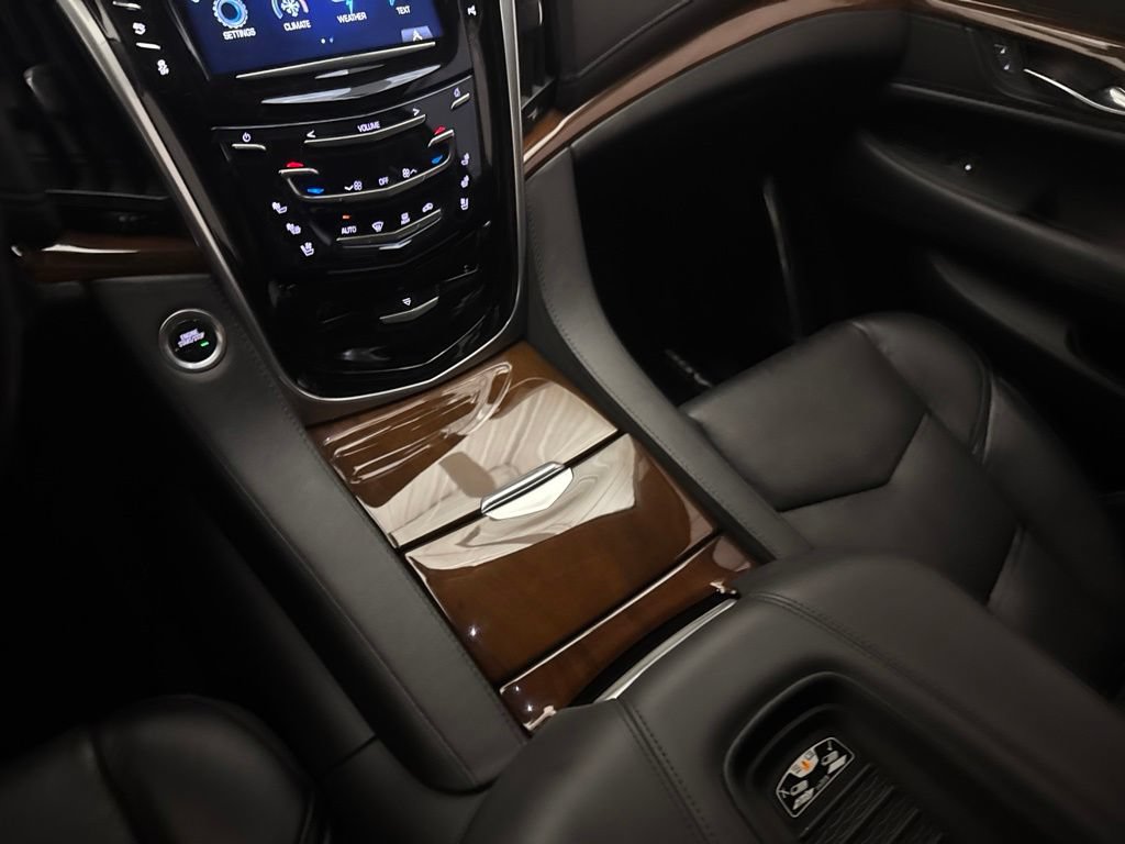 Used 2020 Cadillac Escalade ESV 4WD image 18