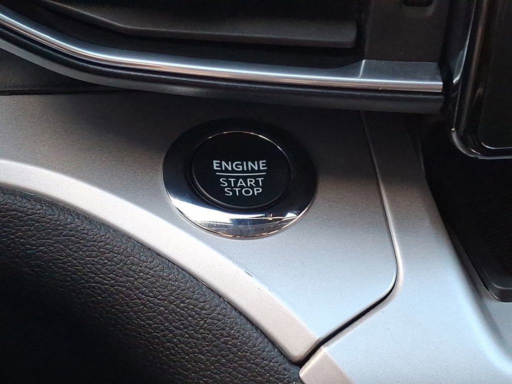 Used 2022 Ford Explorer XLT w/ Equipment Group 202A image 22