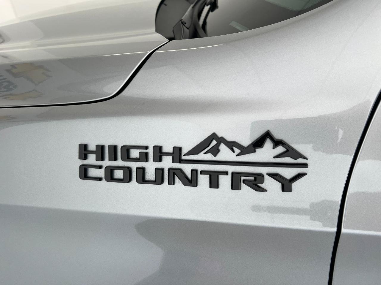 Used 2025 Chevrolet Tahoe High Country AWD/4WD image 15