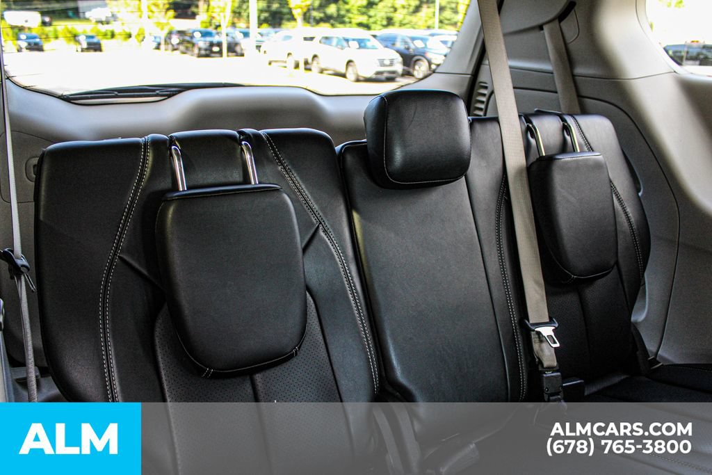 Used 2023 Chrysler Pacifica Touring-L FWD image 20