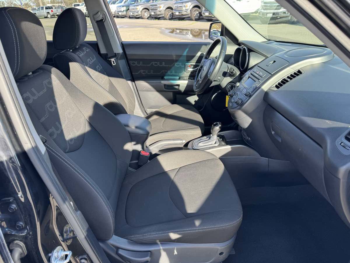 Used 2013 Kia Soul + image 12