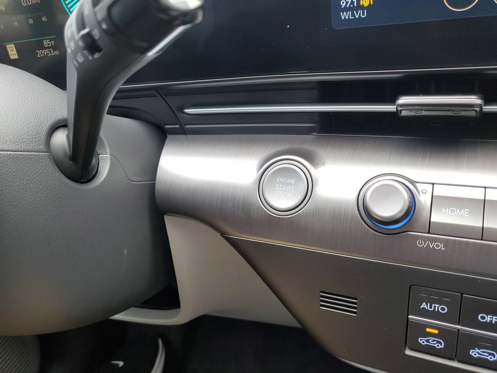 Used 2025 Hyundai Kona SEL FWD image 30