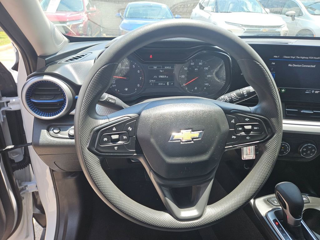 Used 2025 Chevrolet Trax LS FWD image 18