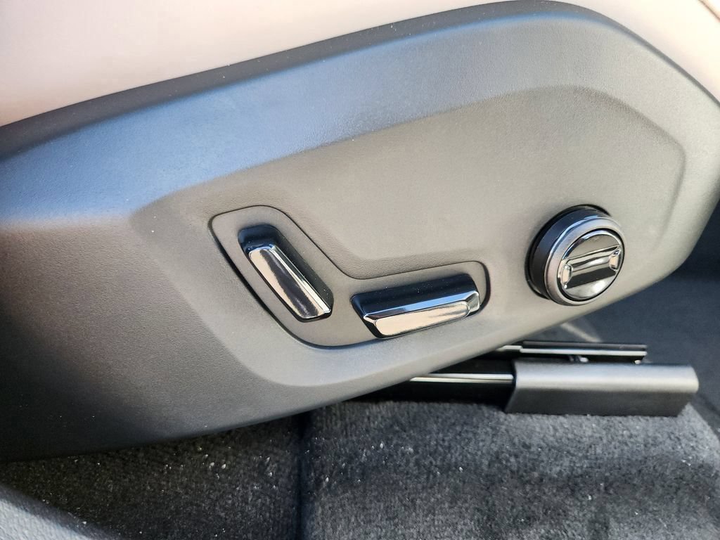 New 2026 Volvo XC60 B5 Plus w/ Protection Package Premier AWD/4WD image 20