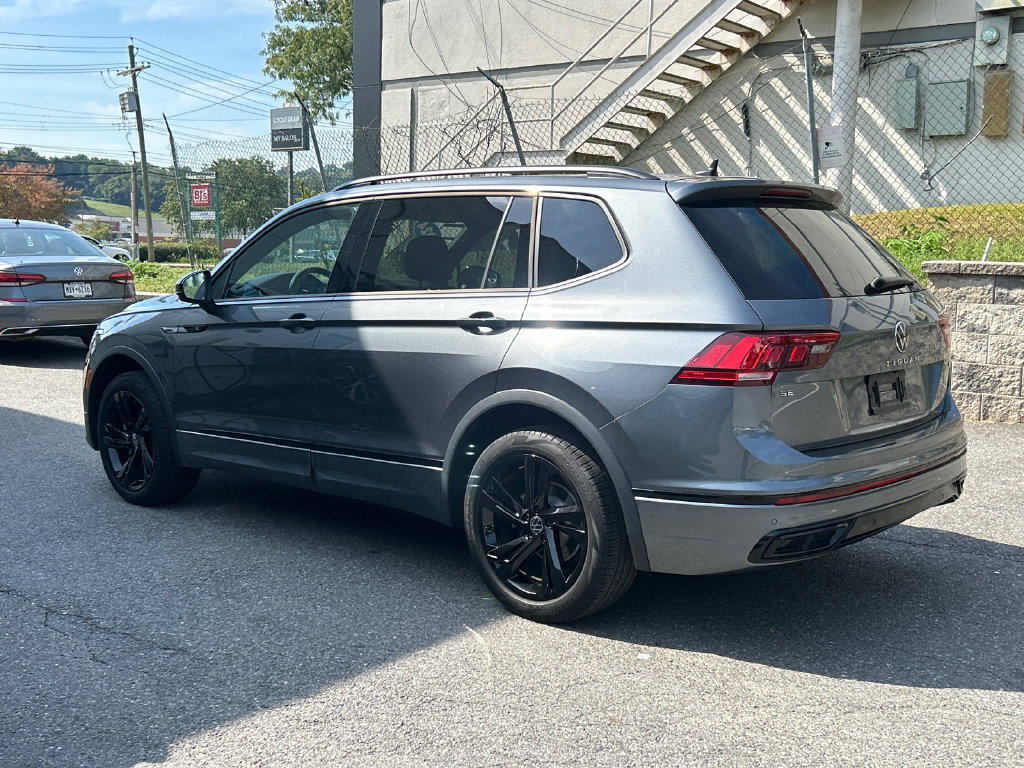 Used 2024 Volkswagen Tiguan SE R-Line AWD/4WD image 4