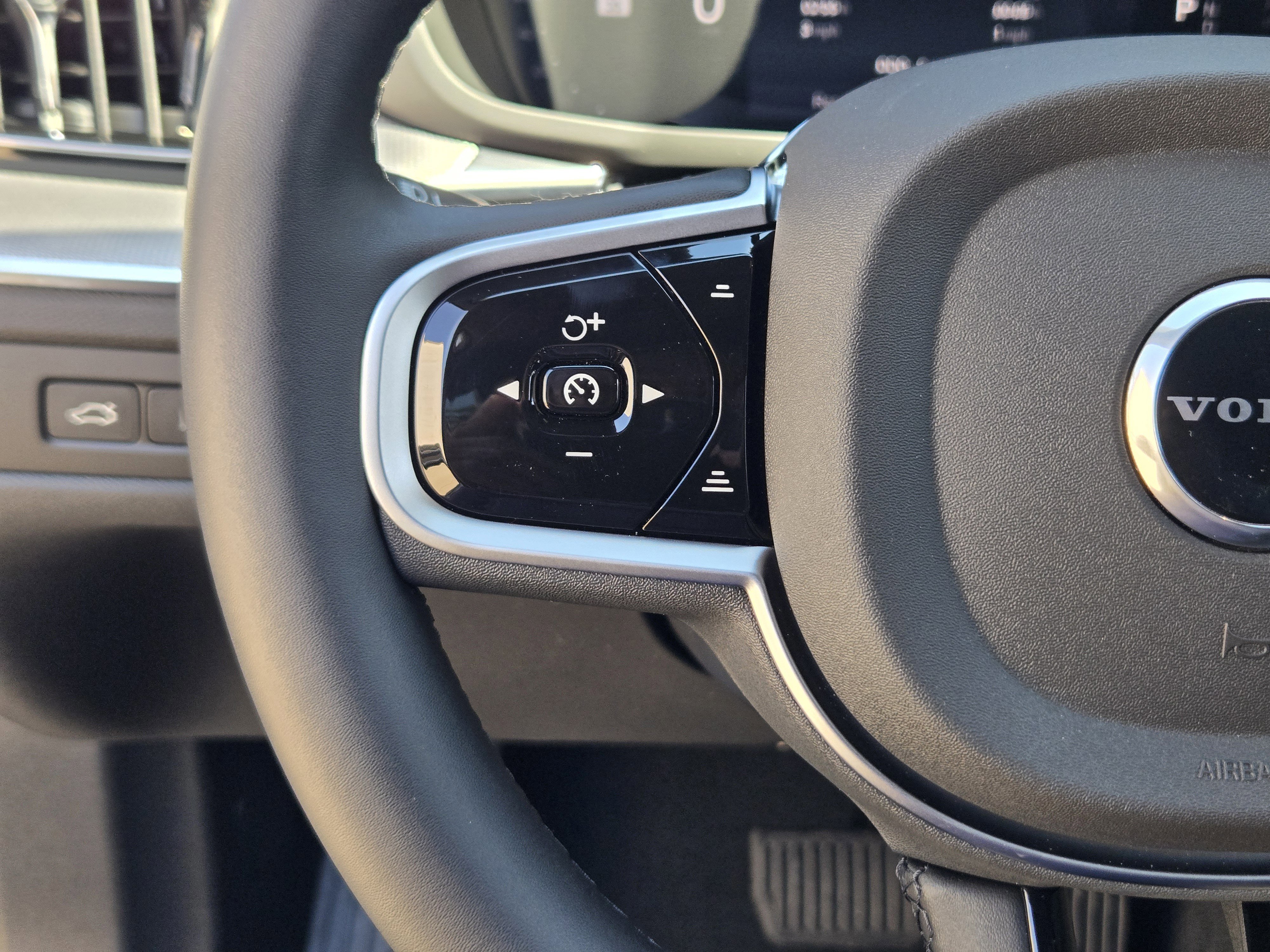 New 2026 Volvo XC60 T8 Ultra w/ Protection Package Premier image 24