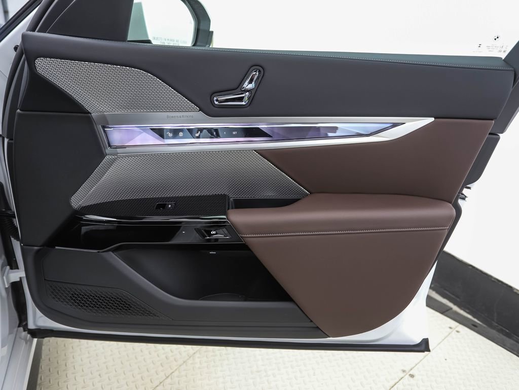 New 2026 BMW 740i xDrive w/ Premium Package image 30