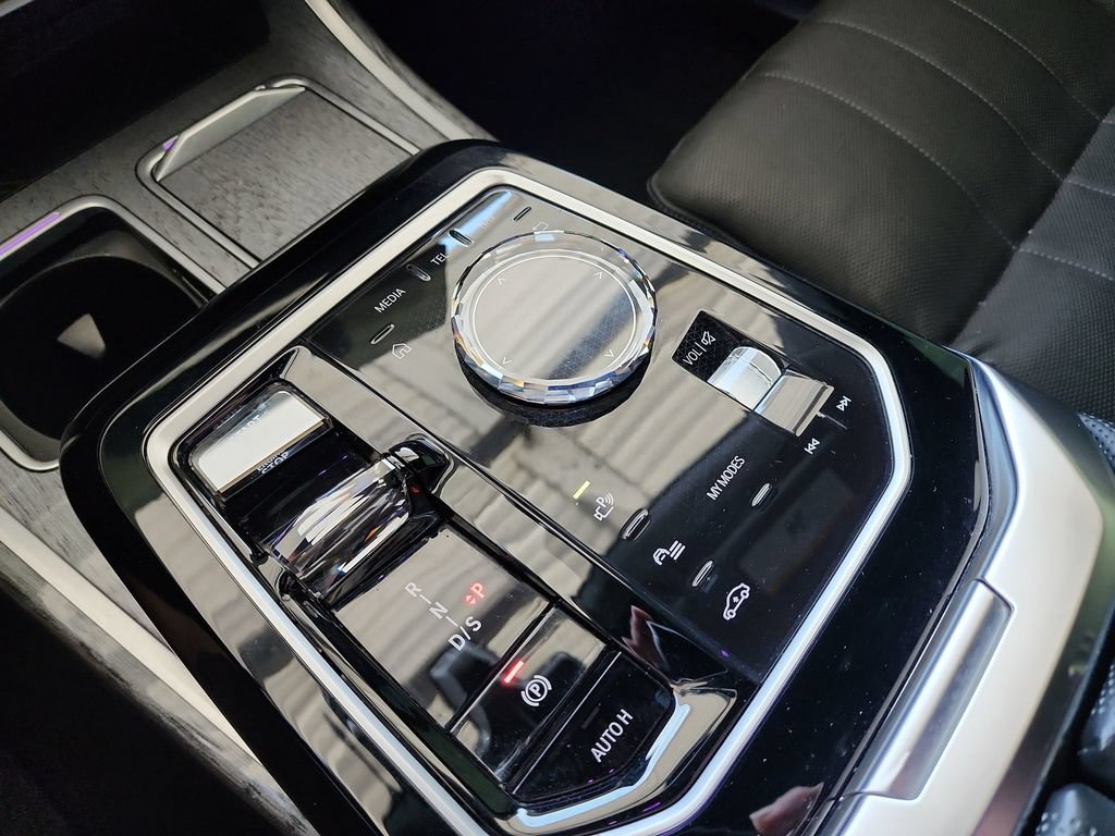 Used 2023 BMW 740i w/ Executive Package RWD image 29