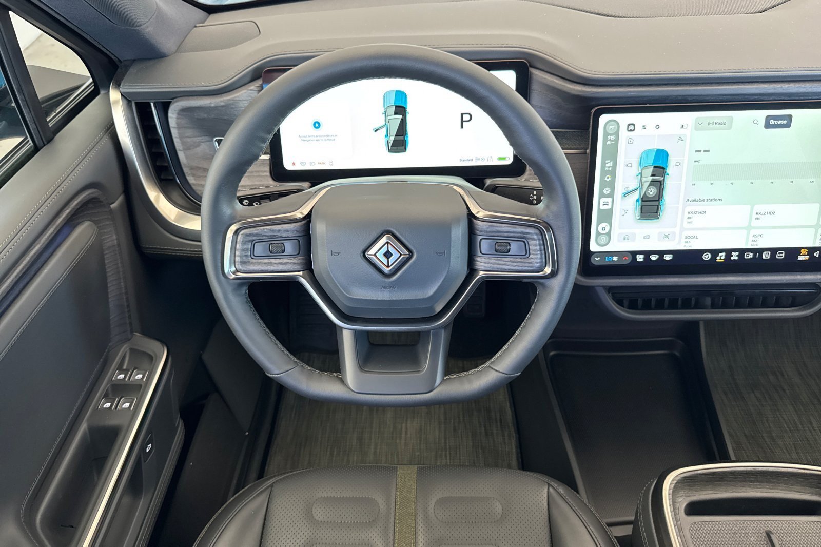 Used 2025 Rivian R1S Adventure Dual AWD/4WD image 13