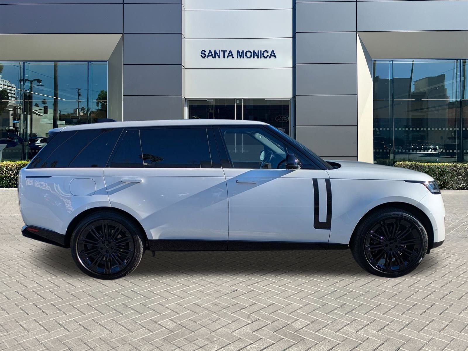 New 2026 Land Rover Range Rover Long Wheelbase Autobiography image 8